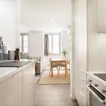 Modern Cozy In Apartment *