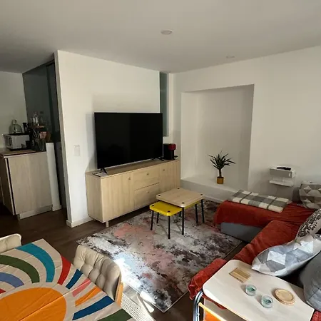 Modern Cozy In Lizbona