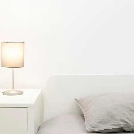 Modern Cozy In 아파트 *