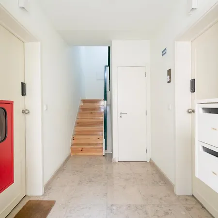 Modern Cozy In 아파트 *